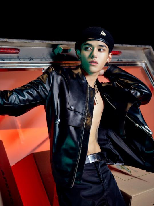 黄旭熙爆料视频回放,娱乐圈背后的惊人真相 第1张 黄旭熙爆料视频回放,娱乐圈背后的惊人真相 第1张